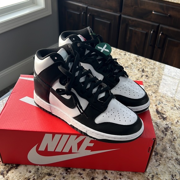 NWT * Nike Black & White Panda Dunk High Mens 7.5, Women’s 9 main image 5